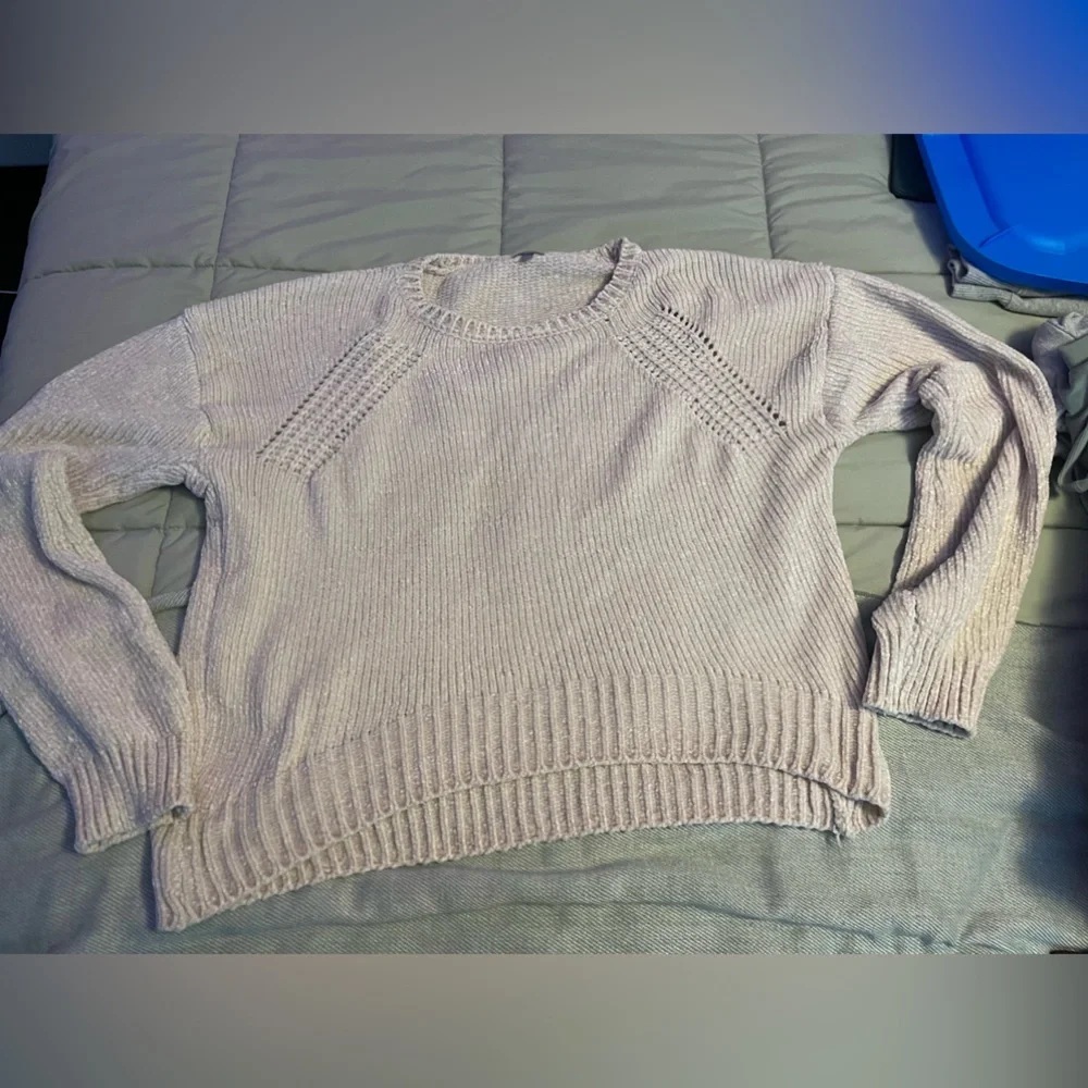 White sweater - Picture 1 of 2